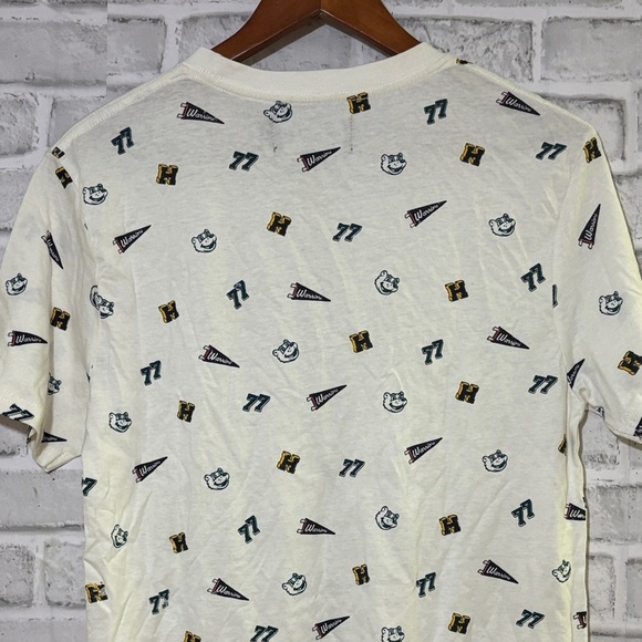 Urban Heritage Cream Graphic Tee with Iconic sports fan Print, size small - Picture 5 of 6